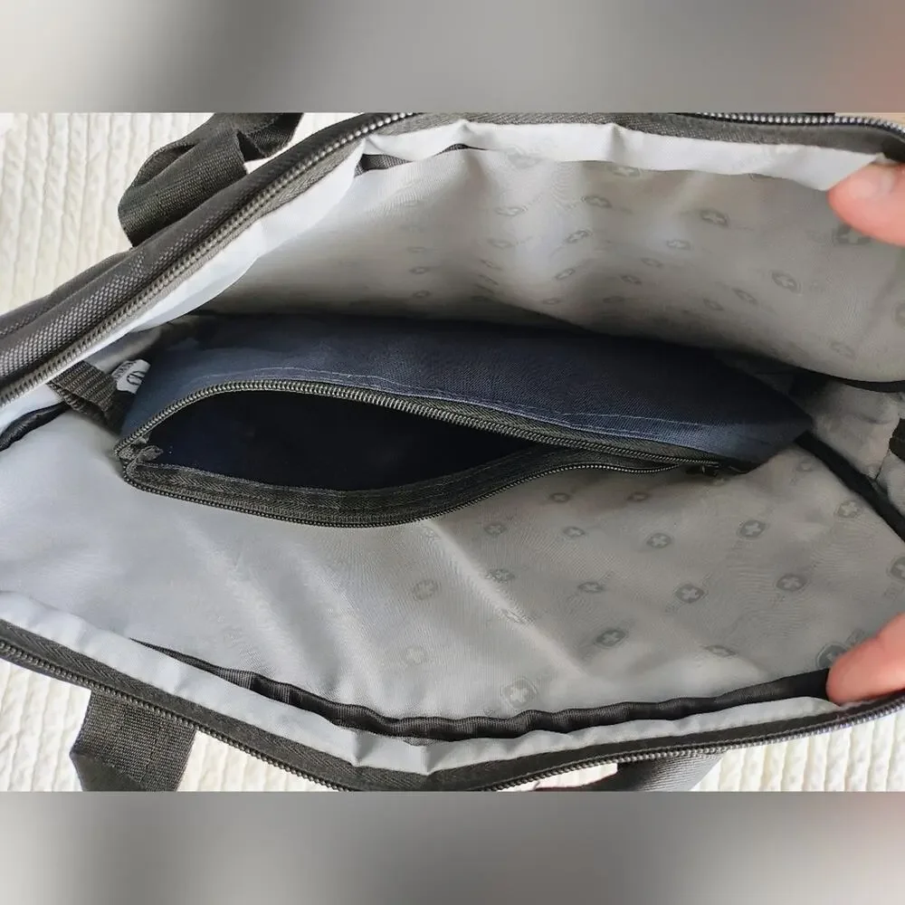 Swiss Tech Victorinox Messenger Bag EUC